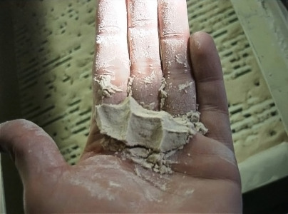 Production of Fractions Containing Screenings for Naturally Moist Sands